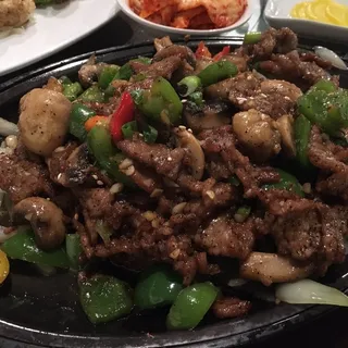 B4. Sizzling Black Pepper Beef