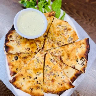 Qeema Naan
Available with Chicken or Beef
