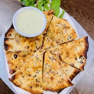 Qeema Naan
Available with Chicken or Beef