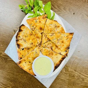 Qeema Naan
Available with Chicken or Beef