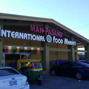 Entrance with tuk tuk