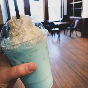 dessert, drink