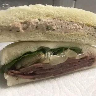 a closer pic w/out the packaging. promise to take better pics. tuna on top, and roast beef on the bottom