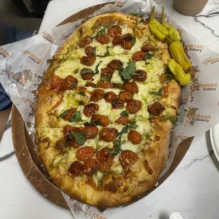 Margharita Flatbread family size