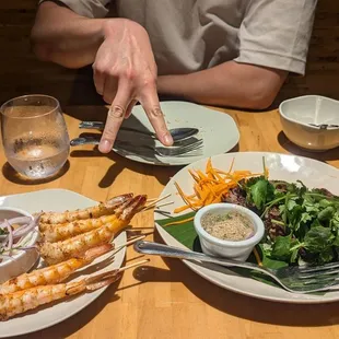 Grilled shrimp and green mango Crying tiger salad