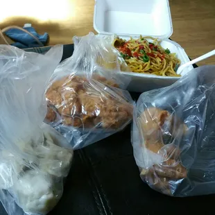 Small fried noodles, 1 piece chicken, 3 fried pork hash, and 4 steam pork hash. It's been awhile, but this takes me back