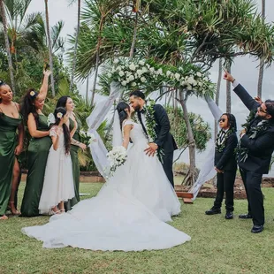 Oahu &amp; Neighboring Hawaii Islands Top Wedding Photographer