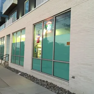 the outside of a restaurant