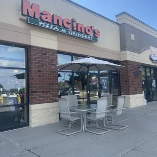 the outside of a restaurant