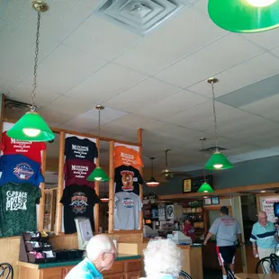 Cute décor and very family friendly atmosphere. Mom and pop feel.