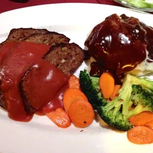Mamma&apos;s Meatloaf, Mashed Potatoes and Gravy with Veggies