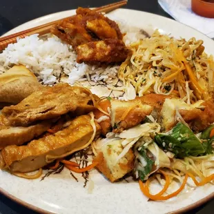 Mandalay Tofu, Baya Gyaw (Gram Fritter) Salad, LetThoke Sone (Mixed Noodle), Tofu PinSane (Basil), and a Burmese samosa. All vegan!