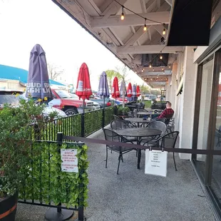 Outdoor dining at Mandango's restaurant