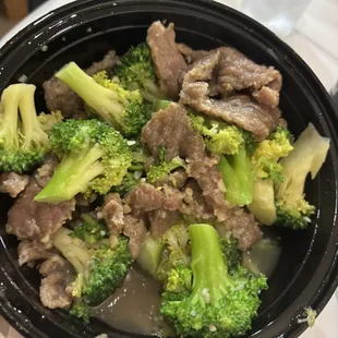 Supposed to be beef and broccoli with garlic sauce. I see no garlic sauce