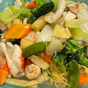 shrimp, broccoli, carrots, and noodles