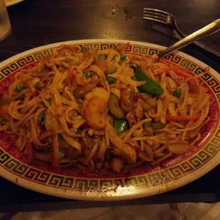 4. Cantonese style chicken lo mein $7.90
