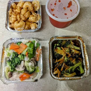Top: Sweet and sour shrimp; Left: Imperial chicken (similar to moo goo gai pan, but I liked it more); Right: Broccoli with garlic sauce