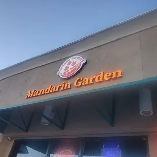the entrance to mandarin garden