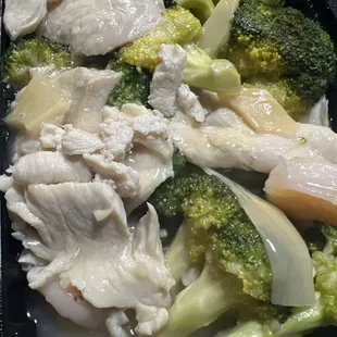 Chicken broccoli and the shrimp &amp; fried rice .