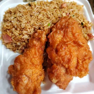 My go to when I order from here..pork fried rice and garlic chicken! So much flavor!