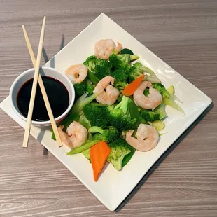 Steamed mix green with shrimp