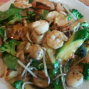 Mongolian stir fry area...shrimp, scallops, bean sprouts, snow peas, broccoli, zucchini