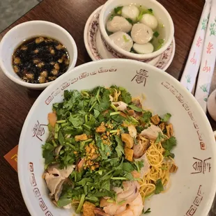 Mi kho - dry egg noodles with soup on the side.