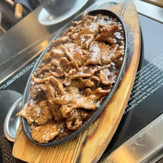 Black Pepper Beef on Hot Plate