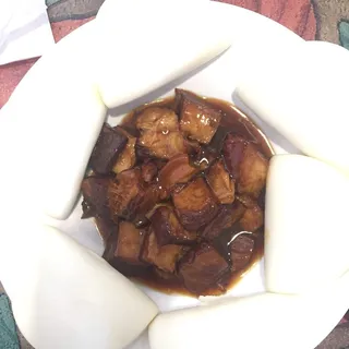 6 Bread Braised Pork Belly with Steam Breads