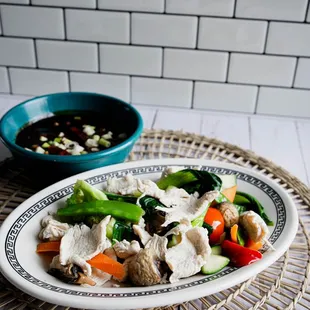 Steamed chicken &amp;veggies with garlic sauce