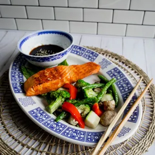Pan seared Salmon with steamed veggies