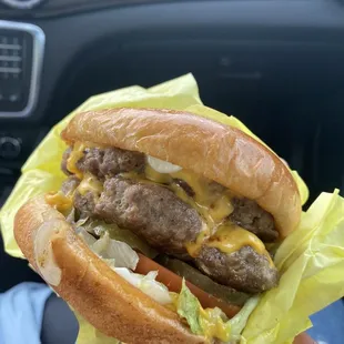 Mandie&apos;s Cheeseburger