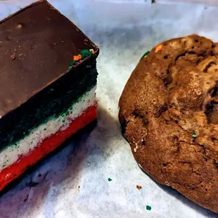 Neopalitan Cookie and Chocolate Chunk Cookie