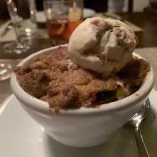 Apple crumb dessert