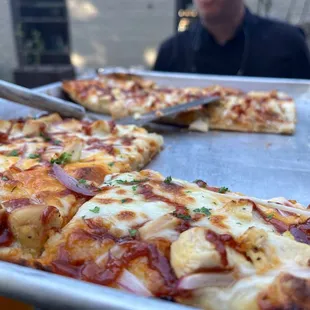 Sweet Home Alabama : Ricotta, Mozzarella, Cheddar, Pulled NC Pork, Red Onion, BBQ Sauce, Parsley