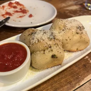 Garlic knots