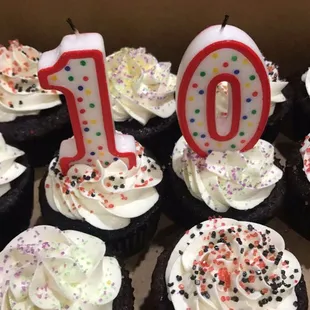 Additional cupcakes to go with the Joker &amp; Harley Quinn cupcakes! (Magical sprinkles!)