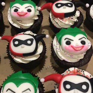 Joker &amp; Harley Quinn chocolate cupcakes!
