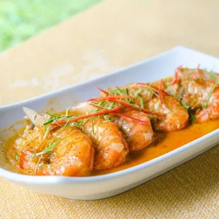 a plate of shrimp with sauce