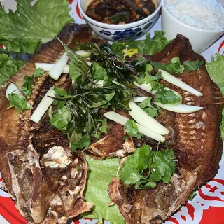 S07.Deep-Fried Tilapia with Fried Thai Herb