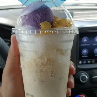 Halo Halo w leche flan, ube icecream, cornflakes, etc.