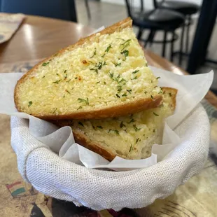 Did someone say, "Garlic bread!"