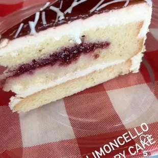 Oh yes they have desserts