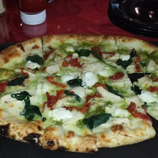 Chicken pesto pizza! What a beauty. Nom!