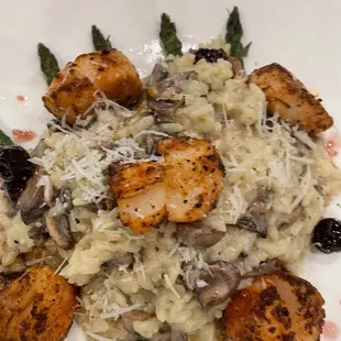 Pan seared scallops with truffle risotto