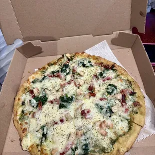 Spinach and bacon cauliflower pizza