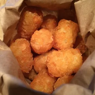 Great crispy tater tots! Pretty greasy but they&apos;re supposed to be.