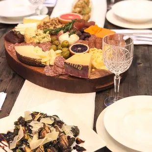 Another beautiful table
 Brussels, charcuterie, artichokes