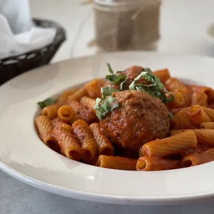 Rigatoni &amp; meatballs