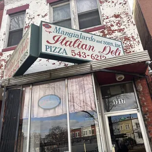 Outside of the sub deli